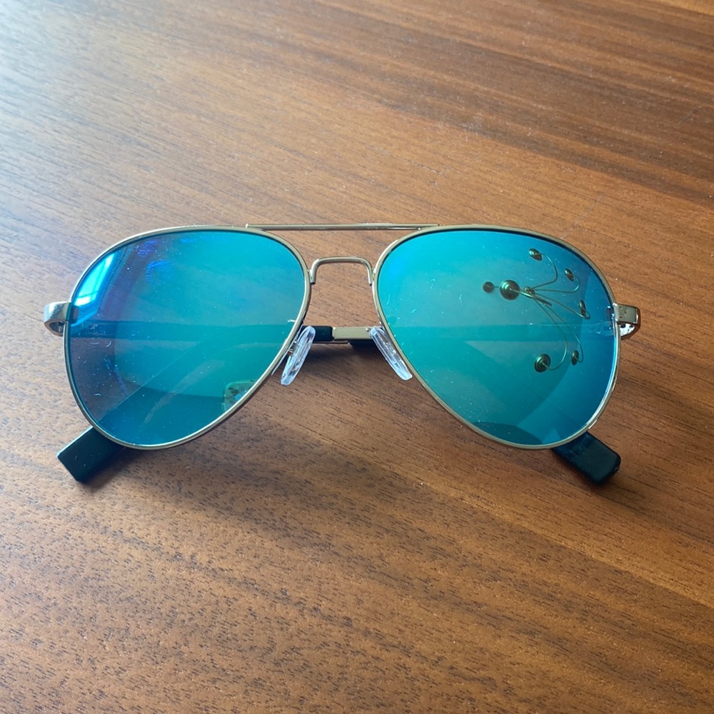 Aviator sunnies (UV protectant)